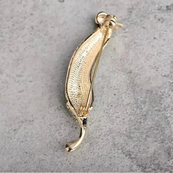 VQ Chili Pepper Brooch - Picture 4 of 7